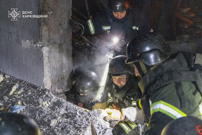 Новини Харкова: Масштабна пожежа після удару по Новій почті в Коротичі